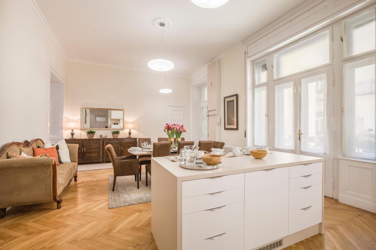 Modernized Unique Huge On 135sqm Appartement