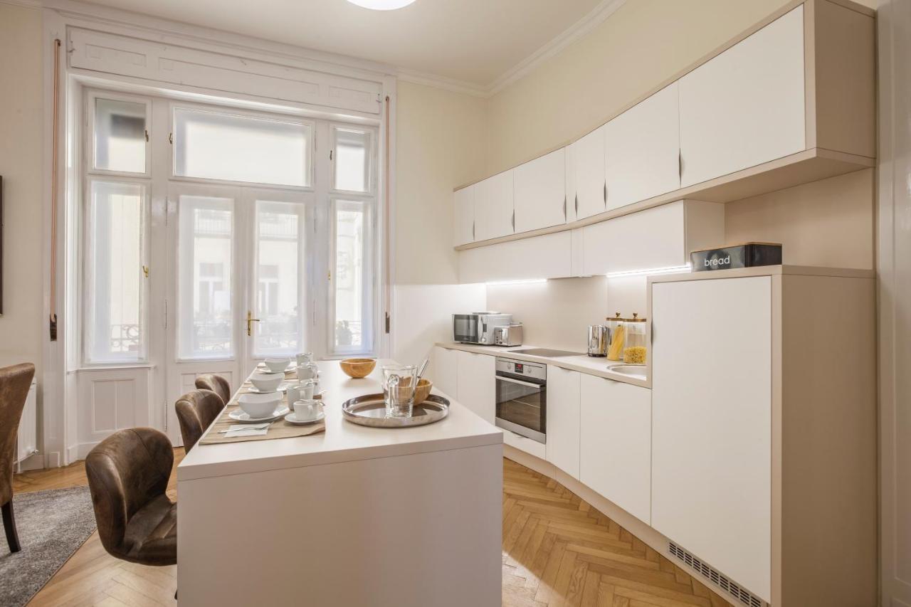 Modernized Unique Huge On 135sqm Appartement